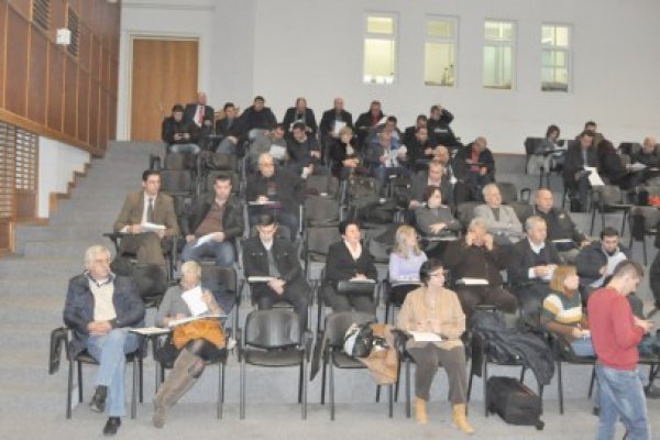 Târg de Crăciun, la Pavilionul Expoziţional
